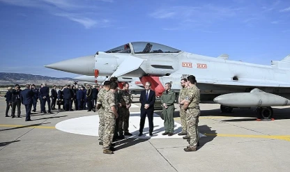Starmer, Türkiye'ye getirilen Eurofighter uçaklarını inceledi