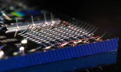 Işık tellere veda ediyor: ABD'den bin lazerli fotonik çip