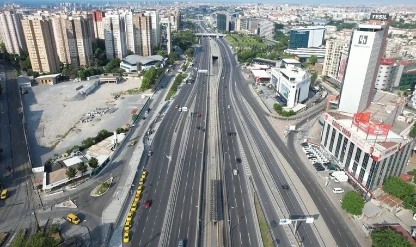 İstanbul'da bayram sakinliği: Yollar yine boş kaldı