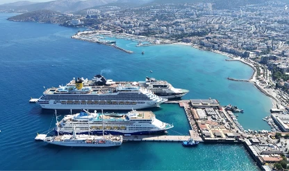 İzmir'e 4 kruvaziyerle 6 bini aşkın turist geldi
