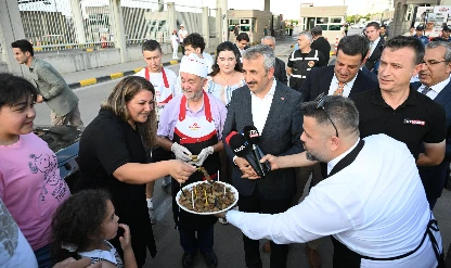 Kapıkule'den yurda giriş yapan gurbetçilere renkli karşılama