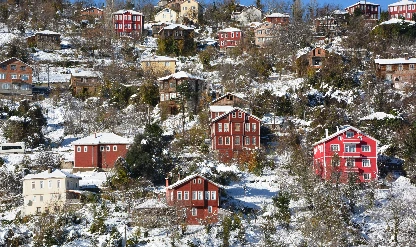 Kastamonu'da karlar altında kaldı! Tarihi İnebolu evleri beyaza büründü