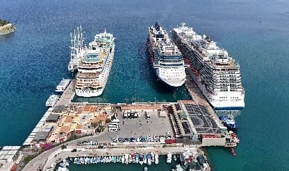 Kuşadası'na turist akını!