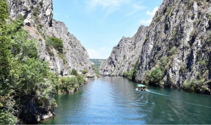 Kuzey Makedonya'nın grinin yeşille dans ettiği doğa harikası