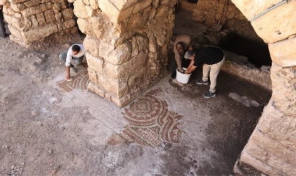 Mardin'de yaklaşık 1500 yıllık mozaik bulundu