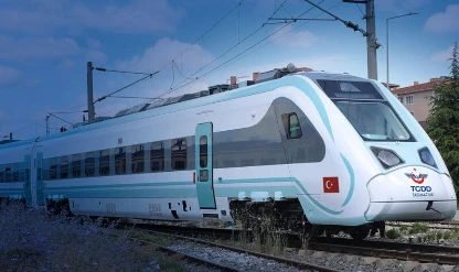 Milli elektrikli hızlı tren saatte 240 kilometre hıza ulaştı