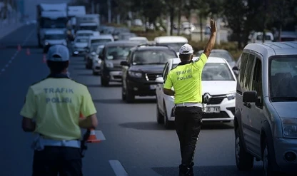 Yeni trafik kanunu yürürlükte: Hız ve kırmızı ışık ihlaline ağır ceza