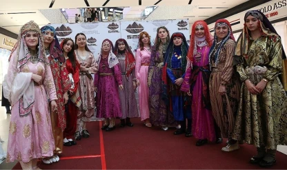 Rize'nin Asırlık Gelinlikleri defilesi düzenlendi