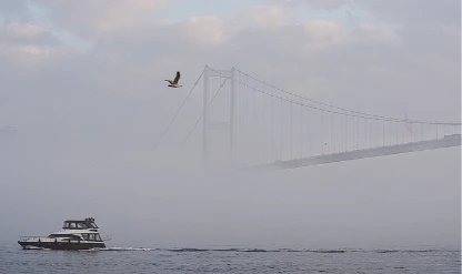 İstanbul’da sabah saatlerinde sis etkili oldu: Boğaz trafiği durdu