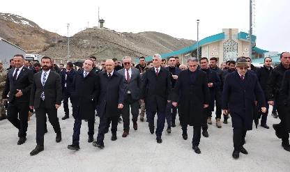 Ticaret Bakanı Bolat Van'da: Kapıköy Gümrük Kapısı'nda incelemeler yaptı