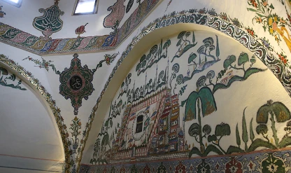 Tokat'taki tarihi cami kalem işi süslemeleriyle ön planda