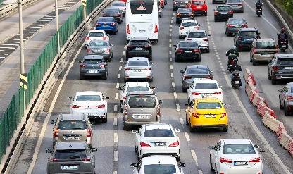 Trafiğe çıkacaklar dikkat! İstanbul'da trafik yoğunluğu yüzde 80
