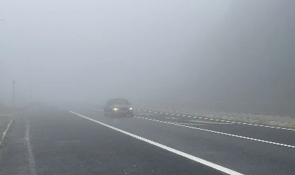 Trafiğe çıkacaklar dikkat! Yollar sis ile kaplandı