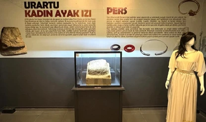 Van Müzesi'nde Urartulara ait kadın ayak izi sergileniyor
