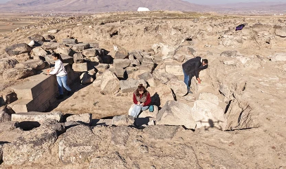 Van'daki Körzüt Kalesi'nde giriş yolu bulundu
