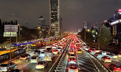 Yağış etkiledi! Trafik yoğunluğu yüzde 90'a çıktı