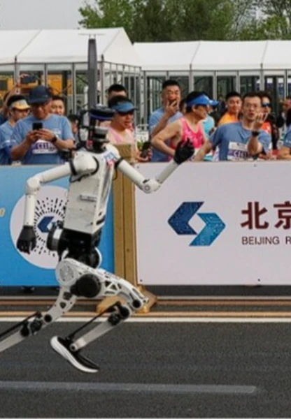Çin'de insansı robotlar yarı maraton dünya rekorunu kırdı