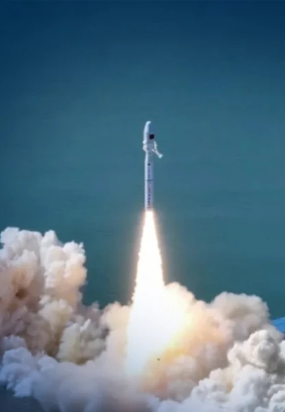 Çin’den uzayda yeni hamle: Denizden 10 uydu birden fırlatıldı