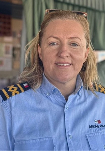 Denizcilikte bir ilk: Kadın kılavuz kaptan dev gemilere yön veriyor