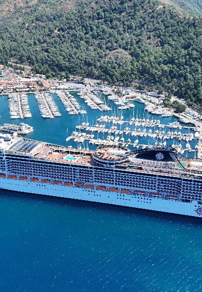 Dev kruvaziyer MSC Divina Marmaris'te! 4 bine yakın turist getirdi