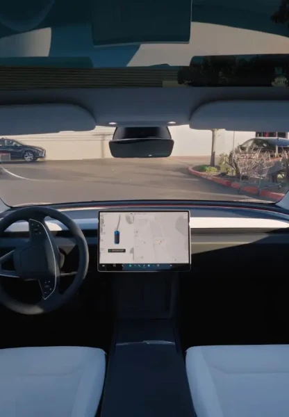 Tesla’dan 8 milyar millik otonom sürüş rekoru