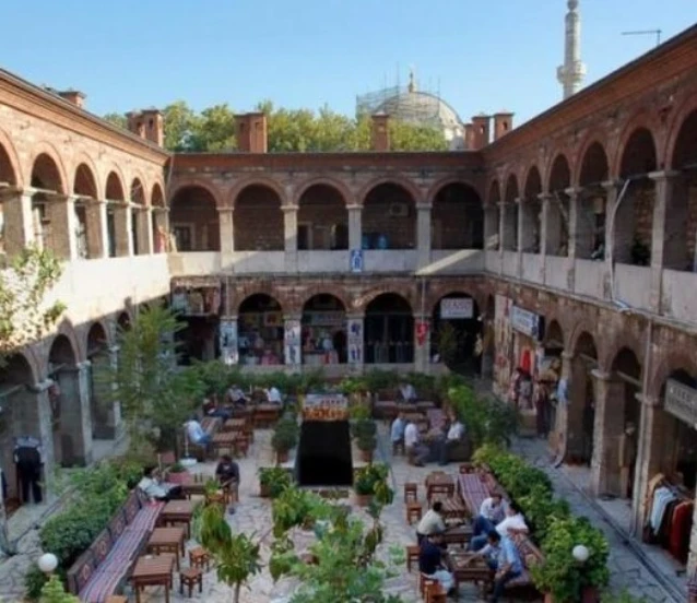 300 yıllık Çuhacı Han'da ihracat devam ediyor