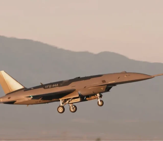 ABD’nin otonom savaş uçağı YFQ-44A, ilk test uçuşunu yaptı