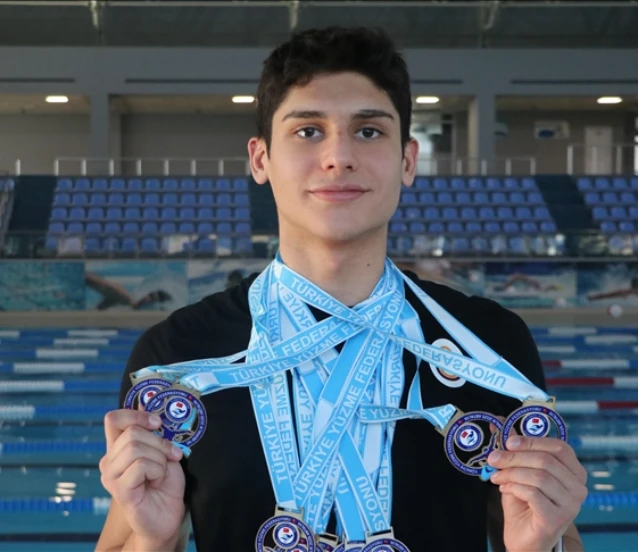 Ağabeyine özenip başladığı yüzmede madalyalar kazandı