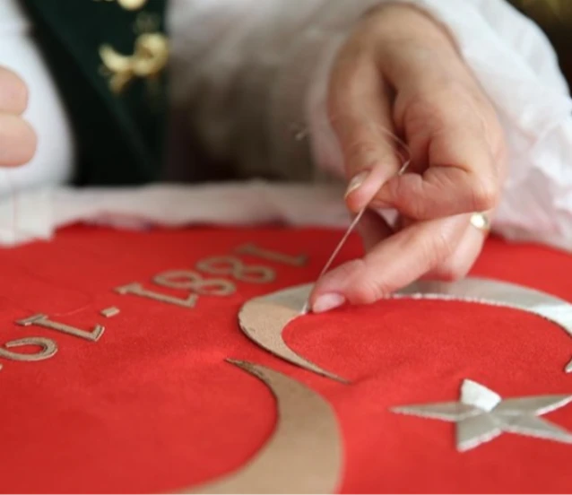 Sim sırma sanatını geleneksel usullerle yaşatıp geleceğe taşıyor