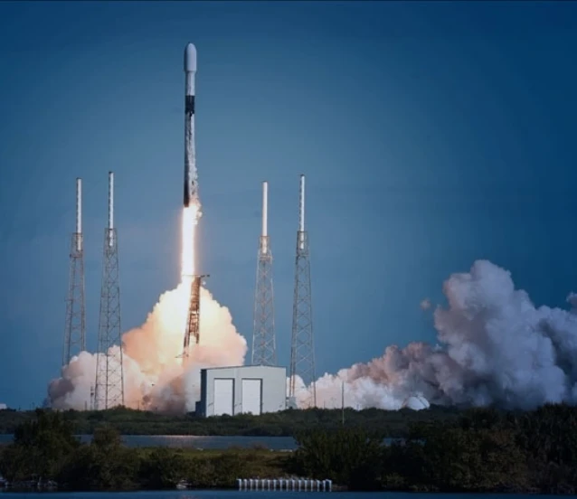 Ay için milyarderler savaşı: Musk ve Bezos’un yeni hedefi 'Ay Üssü Alpha'