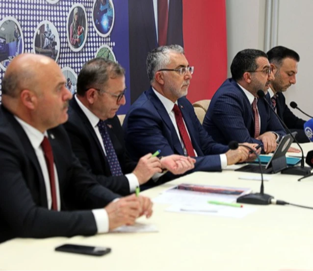 Bakan Işıkhan: İşverenler için tecil süresinin 72 aya çıkarıldı
