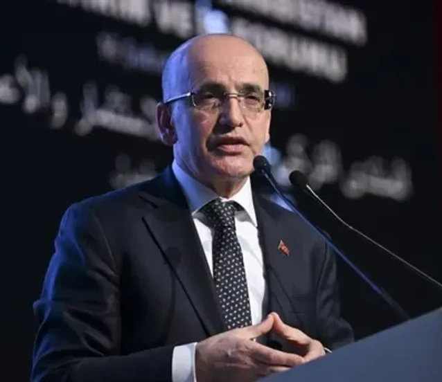 Bakan Şimşek'ten Katar'da önemli temaslar! Yatırım fırsatlarını anlattı