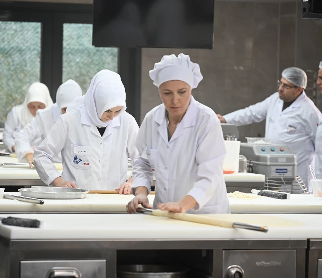 Baklavanın kadın ustaları yarıştı