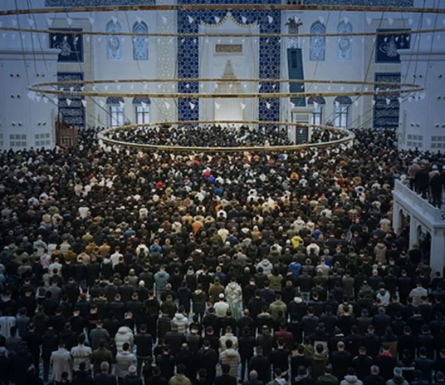 Bayram coşkusu: İstanbul'da camiler dolup taştı