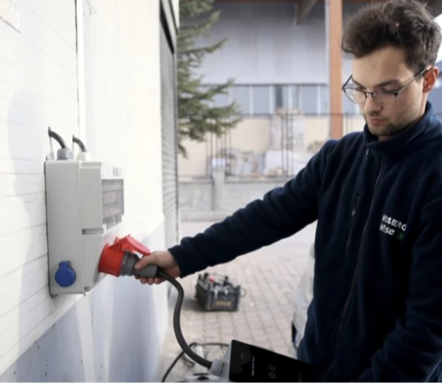 Genç mühendis yapay zekalı şarj ünitesi geliştirdi