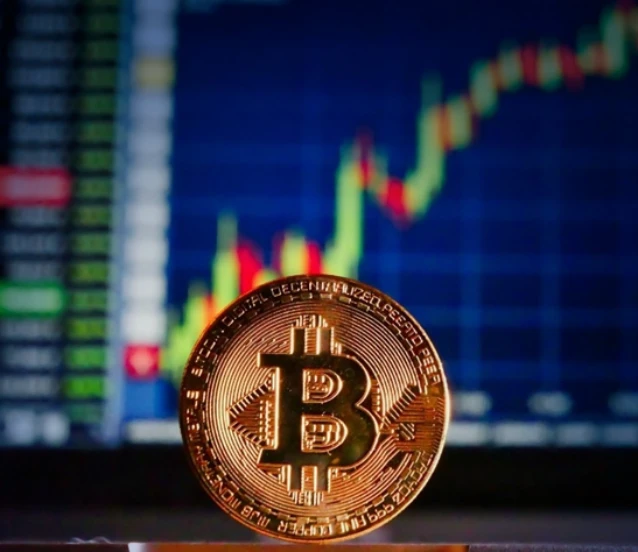 Bitcoin'de sert hareket: Ekim zirvesinden bu yana değerinin yarısını kaybetti