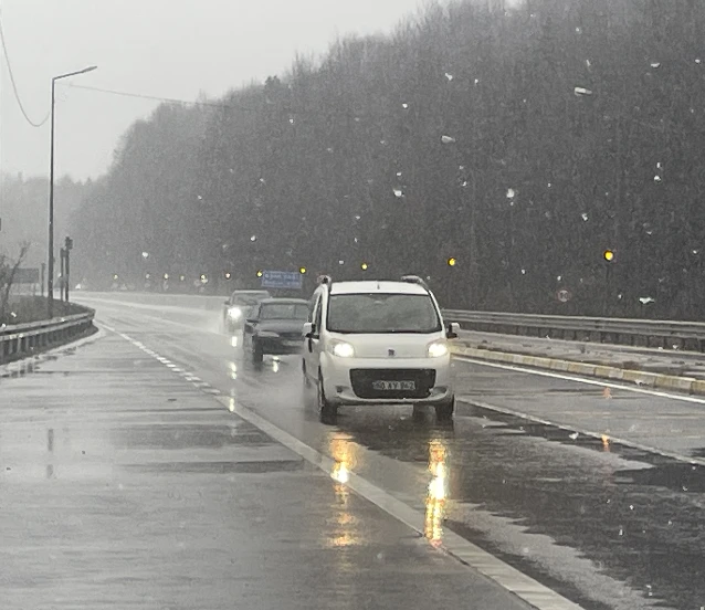 Bolu Dağı'nda geçecekler dikkat! Kar yağışı başladı