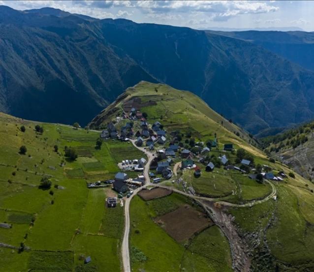 Bosna Hersek'in saklı cenneti Lukomir: Turistlerin uğrak noktası oldu