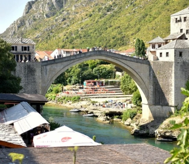 Bosna Hersek'teki Osmanlı mirası Mostar Köprüsü'nün yıkılışının 32. yılı