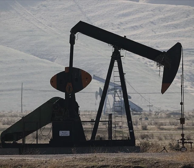 Brent petrol 64 dolar seviyesinde yön arıyor
