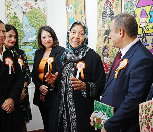 Çanakkale'de 73 yaşındaki Hakime teyze sergi açtı