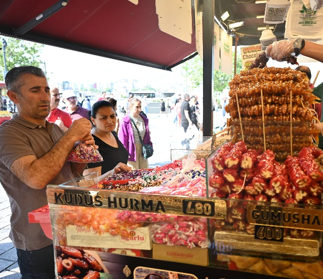 Çarşı pazarda bayram bereketi
