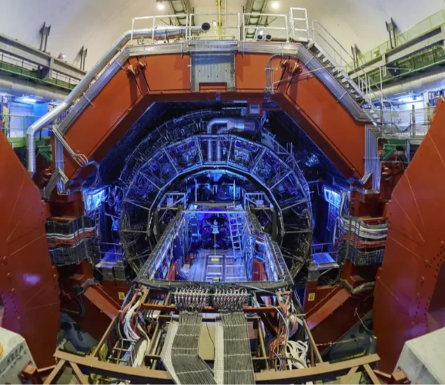 CERN’de bilim insanları kurşunu altına dönüştürdü