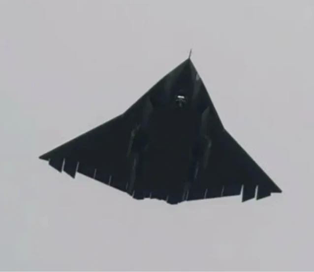 Çin 6. nesil yarışında ABD'ye meydan okuyor: Kuyruksuz J-36 gökyüzünde