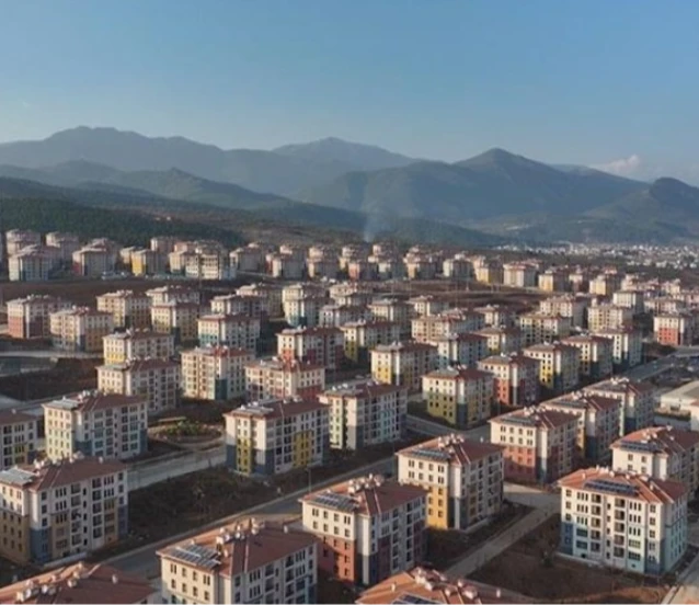 Deprem bölgesinin en küçük hak sahibi yeni yuvasında