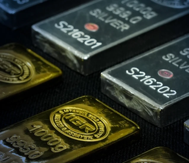 Dev bankadan altın ve gümüş için yeni tahminler: Beklentiler aşağı çekildi