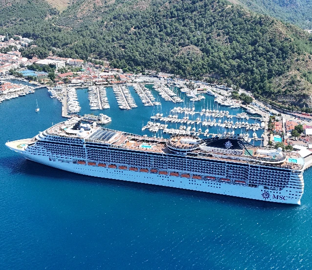 Dev kruvaziyer MSC Divina Marmaris'te! 4 bine yakın turist getirdi