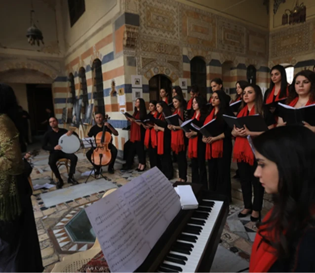 Devrimin notaları Gardenia Korosu’nda çalıyor