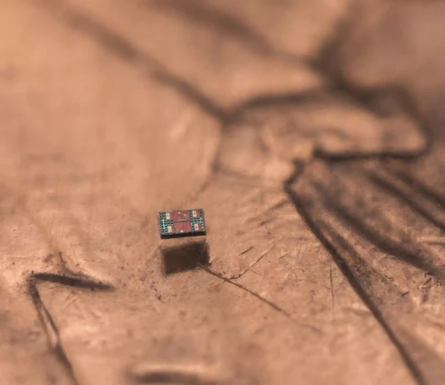 Dünyanın en küçük otonom robotu üretildi: Tuz tanesinden küçük
