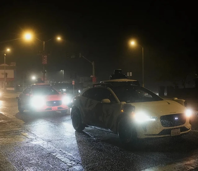 Elektrik kesildi! Otonom araçlar trafikte kaldı